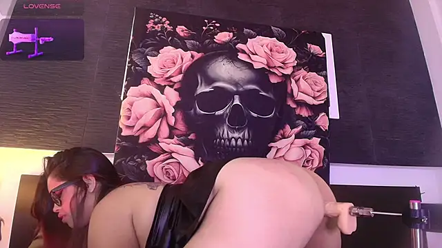 EvaaFoxxy1 Adlı Modelin Canlı XXX Sohbeti