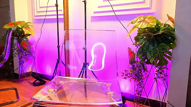 AlessiaLondon Adlı Modelin Canlı XXX Sohbeti