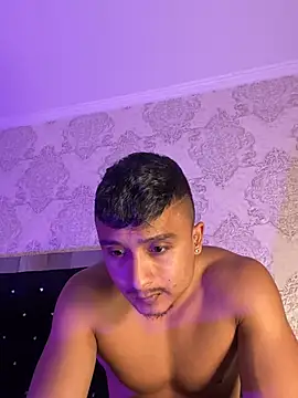 ThiagoBlaze Adlı Modelin Canlı XXX Sohbeti