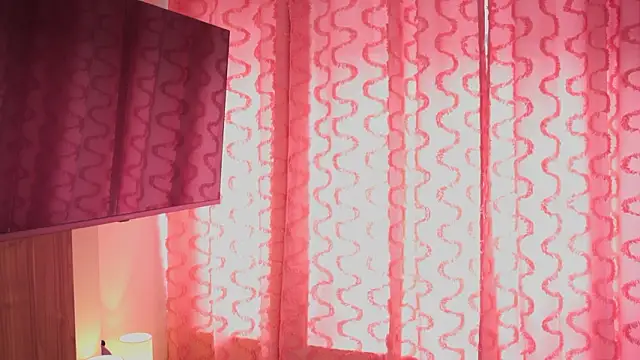 AitanaJhons_: διαδικτυακό σόου στην κάμερα