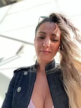 adya-aly Chat XXX live