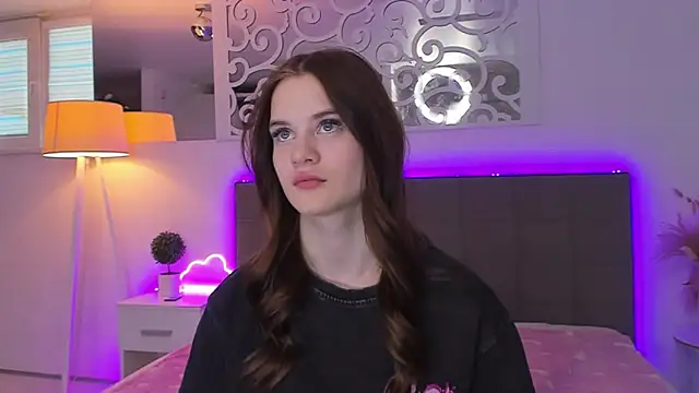 LuisaClover 即時 XXX 聊天