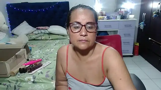 pervert_mommy_'s Live XXX Chat