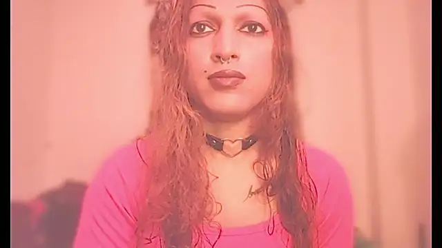 Chat +18 de MmmMonikaBabie ao vivo