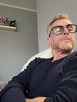 Axl_hot Show in webcam