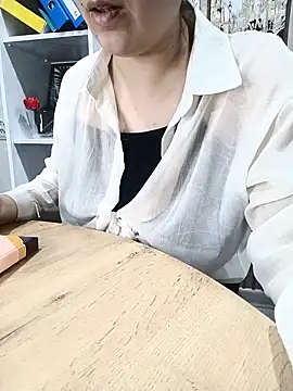 Emi_hot1 élő XXX-chatje