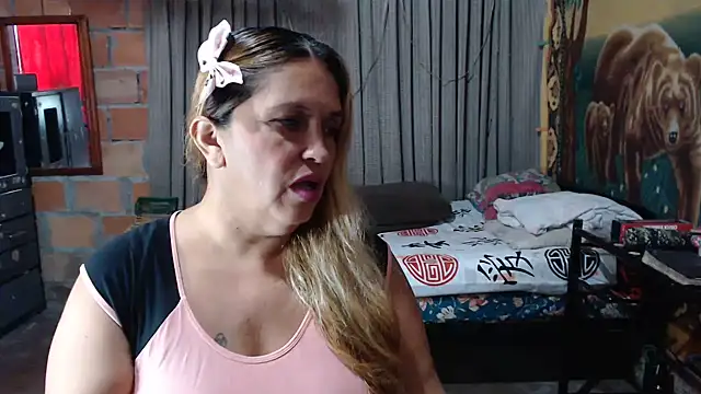 Show modela BURBUJA_y_CABALLERO na web-kameri