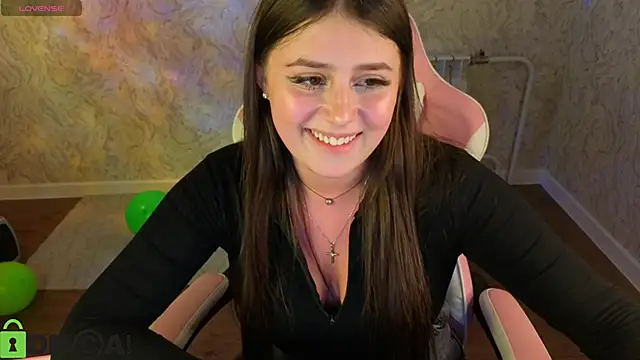 Crystal-Lace élő XXX-chatje