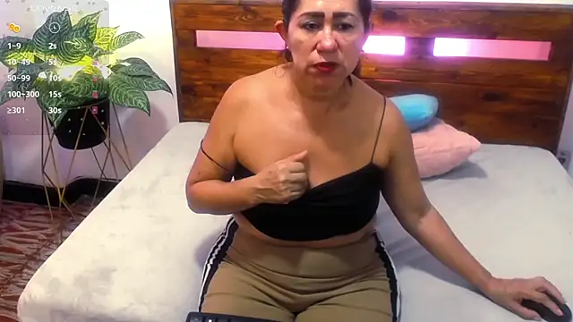 Yeseniaa25_'s Live XXX Chat