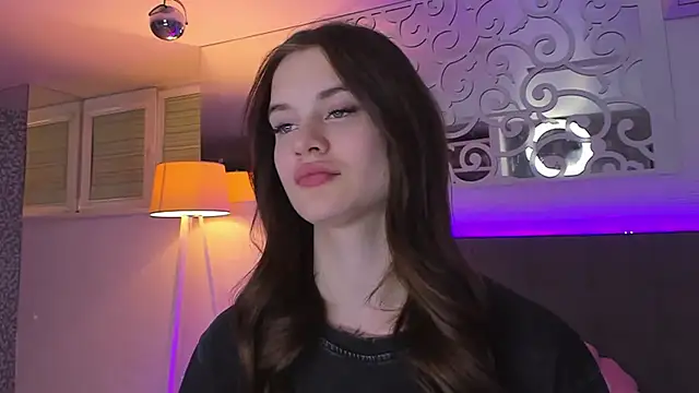 LuisaClover Adlı Modelin Canlı XXX Sohbeti