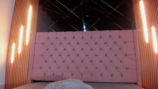 AinaPink's Live XXX Chat