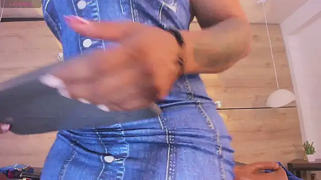 martina_touss' Live XXX Chat