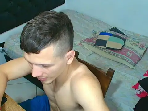 kevinkewman Adlı Modelin Canlı XXX Sohbeti