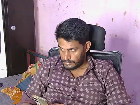 HotXKrish Adlı Modelin Canlı XXX Sohbeti