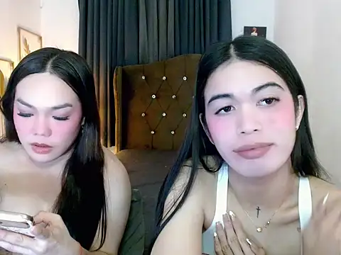 hollyyumiloove – Naživo XXX chat