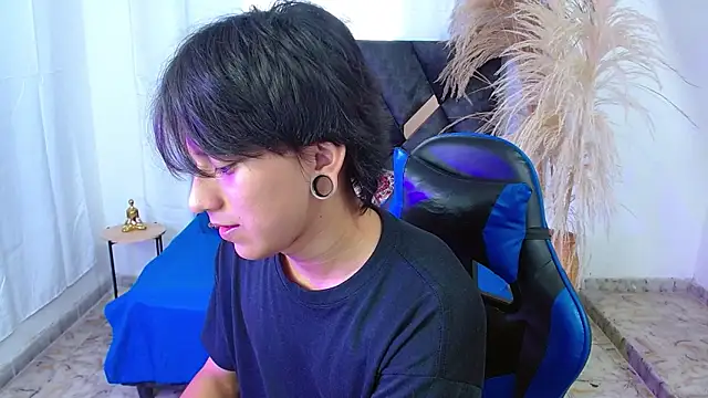 nikoo_18 在線直播表演