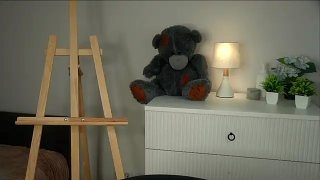 Pokazy przed kamerką – NelleMihalko