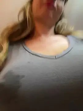 Chat +18 de didihairypussy ao vivo