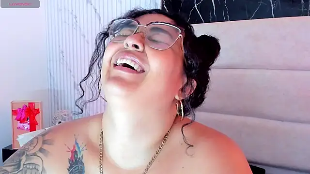 Reginavegaa 现场XXX聊天