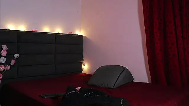 kathieandpovcock1's Live XXX Chat