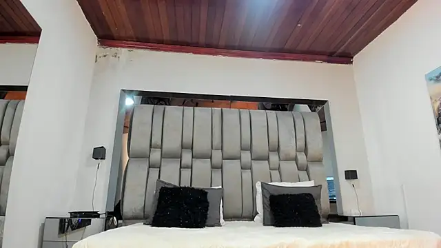 NikkySmiith's Live XXX Chat