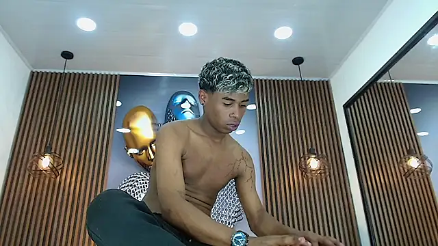 TonnyMarck: онлайн-секс-чат