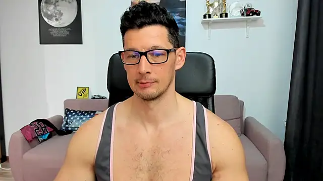 BrutusK08's Live XXX Chat