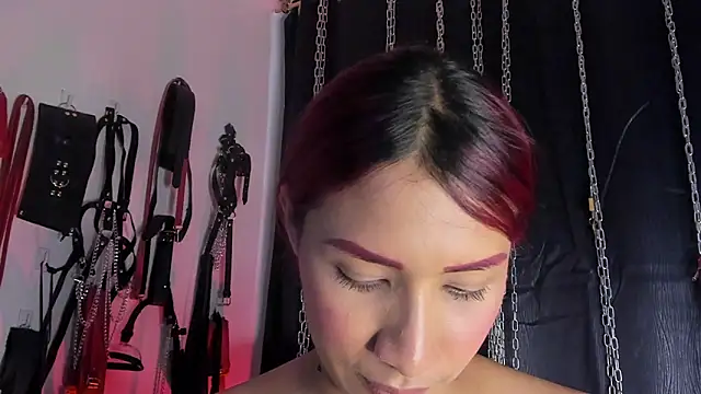 charrlotte_quinn: διαδικτυακό σόου στην κάμερα