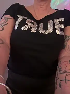 دردشة German_Milf الجنسية المباشرة