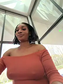 ___Nessa 在線直播表演