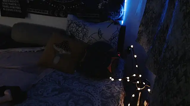 AlienforTwenty live XXX chat