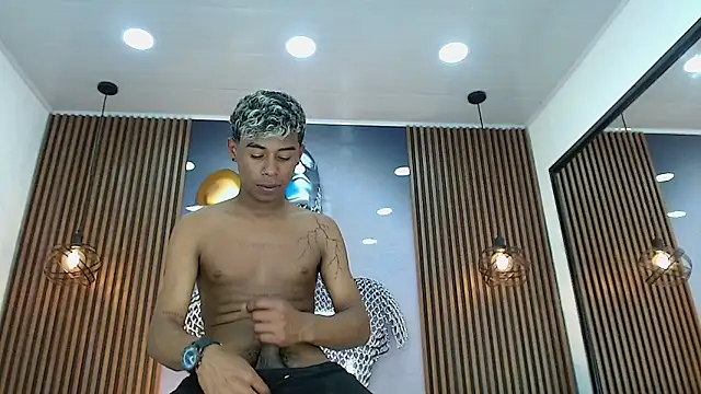 TonnyMarck Adlı Modelin Canlı XXX Sohbeti