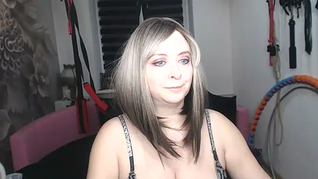 MISSwithDOLLS 现场XXX聊天