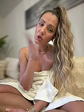 adya-aly live XXX chat