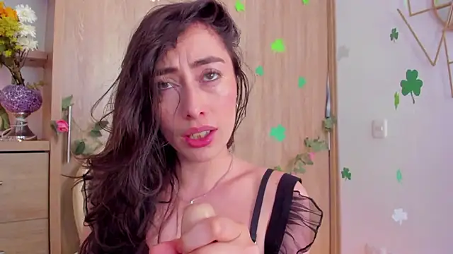 Amatiista: απευθείας συνομιλία ΧΧΧ