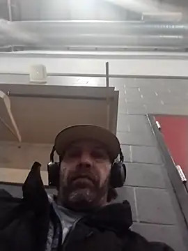 AceticPinscher 即時 XXX 聊天