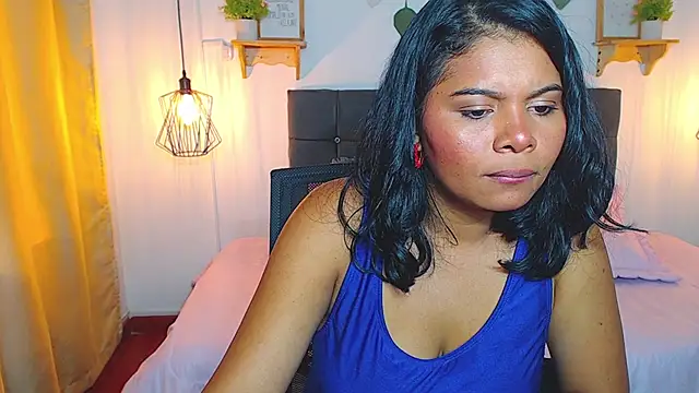 Emma_hassani Adlı Modelin Canlı XXX Sohbeti