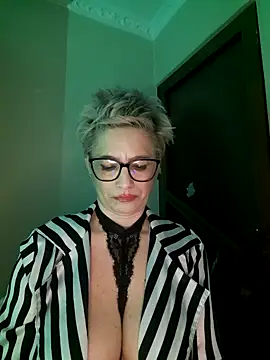 LunaBlaise 即時 XXX 聊天