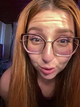 CoraVibes élő XXX-chatje