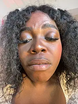 karinacortes: διαδικτυακό σόου στην κάμερα