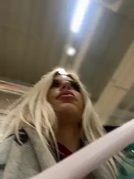 Steffi_Snowbunny Adlı Modelin Canlı XXX Sohbeti