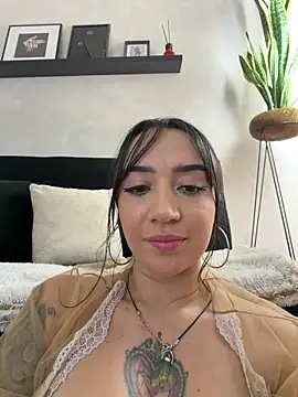 EmmyEvans1's Live XXX Chat