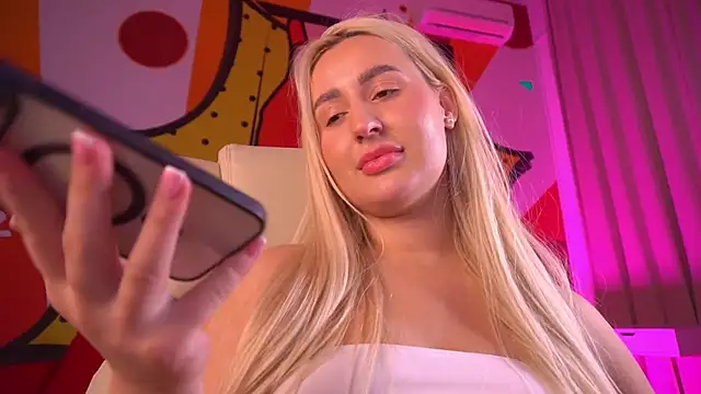 LiaBrazzerrのライブXXXチャット