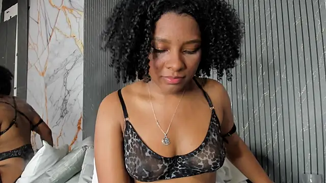 XXX chat uživo modela Naughty_bouncing_ebony