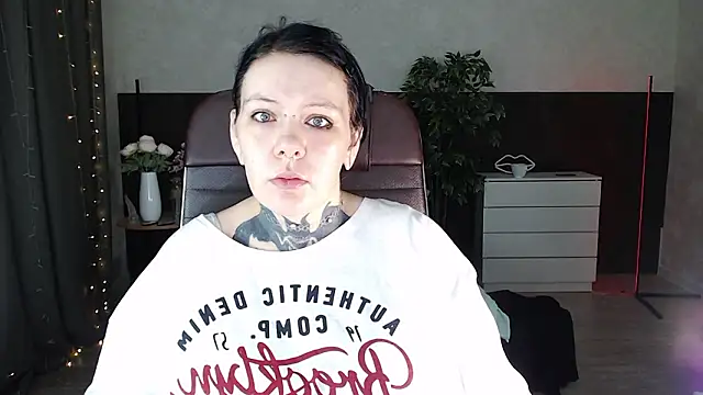 Qwerty_Anna_Lbo – Live XXX-chat