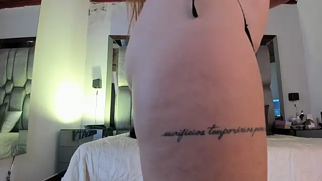 NikkySmiith: онлайн-секс-чат