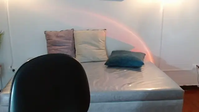 Juliana__lx Adlı Modelin Canlı XXX Sohbeti