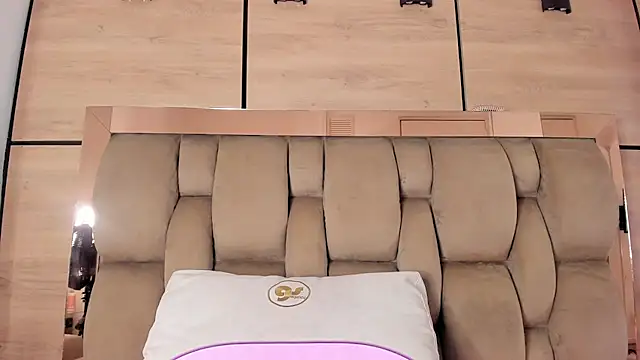 karol_lewiss Live XXX Chat