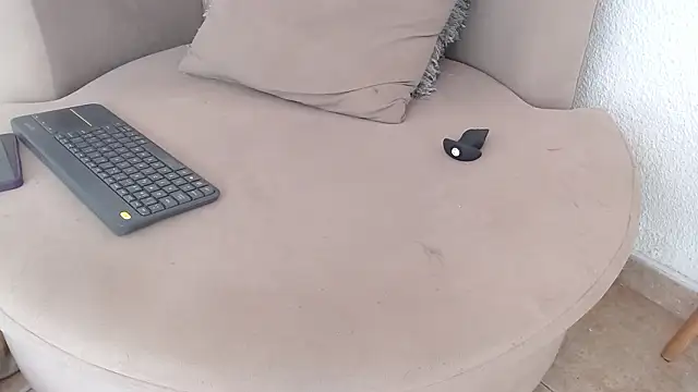 XXX chat uživo modela CarolineAikos