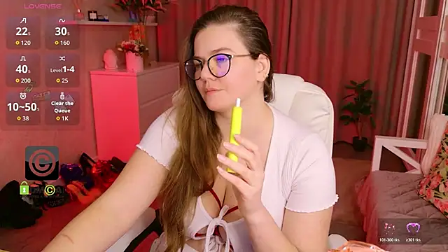 Show modela KellyKleine na web-kameri